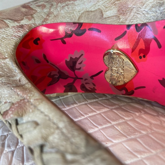 Betsey Johnson Ditan Pink Floral Leather Faux Lace Up Platform Boots size - Picture 7 of 7